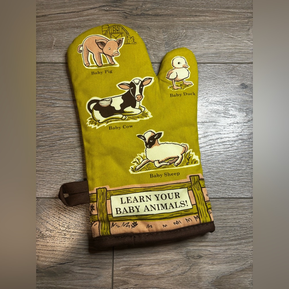 Blue Q Retro Oven Mitt